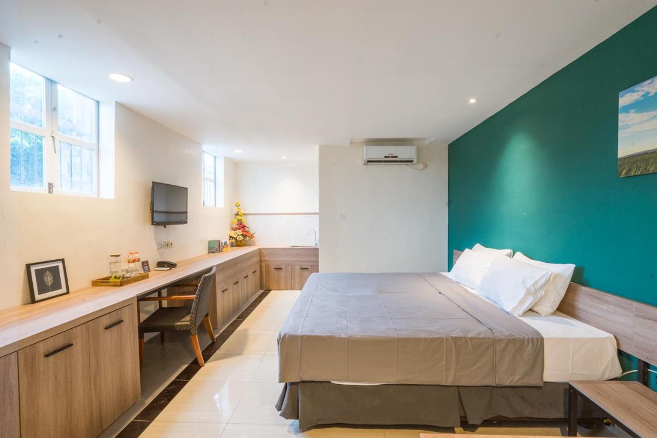 Life Puri Hotel Surabaya Gubeng Exterior foto