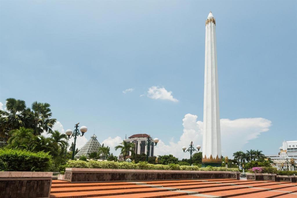 Life Puri Hotel Surabaya Gubeng Exterior foto
