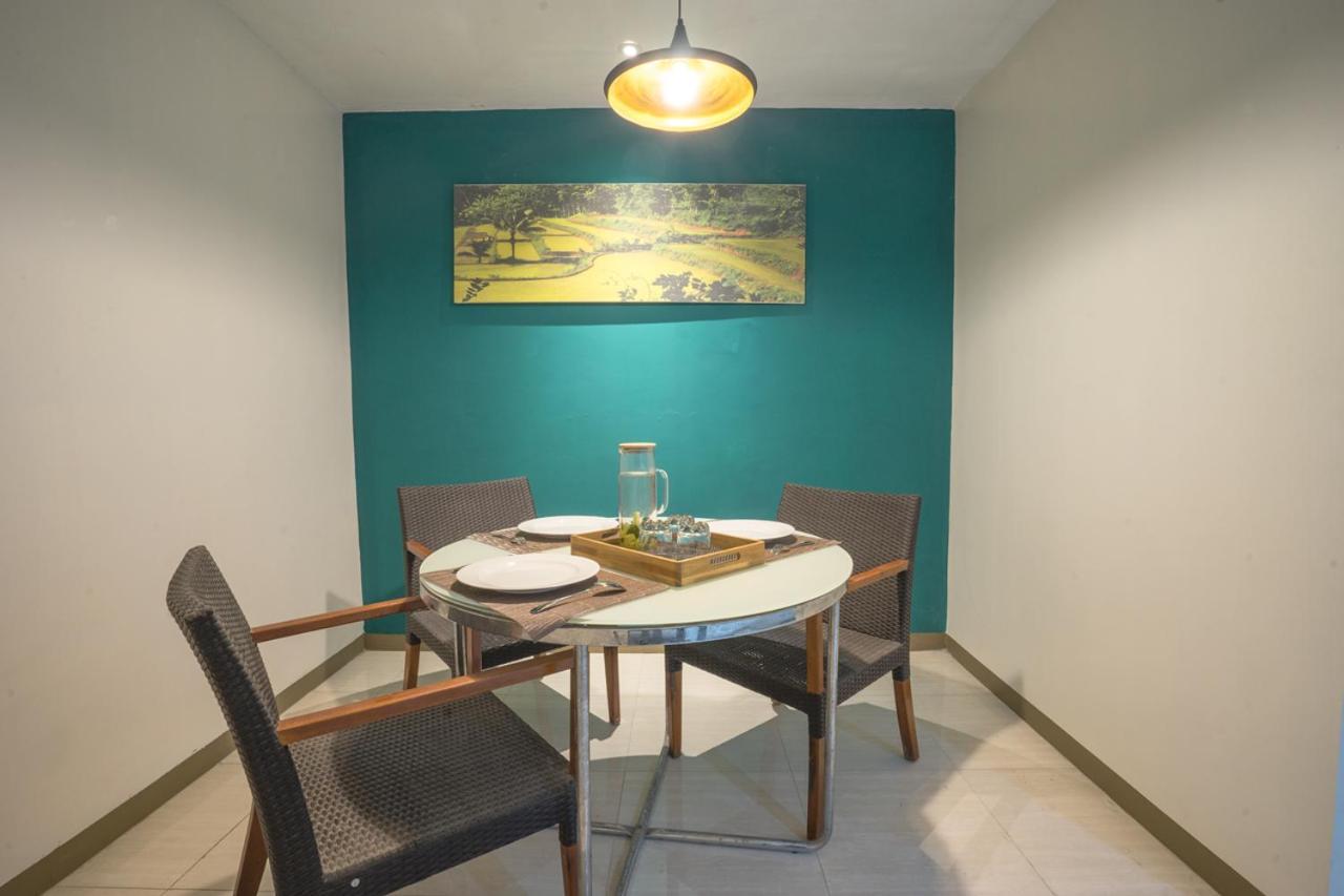 Life Puri Hotel Surabaya Gubeng Zimmer foto