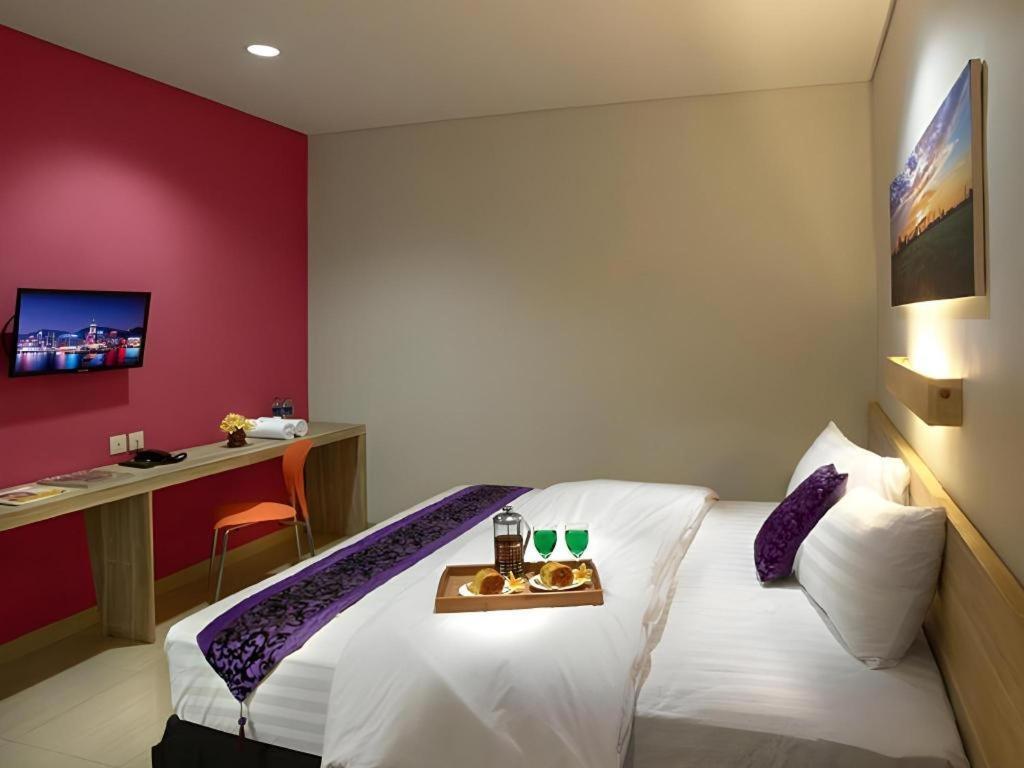 Life Puri Hotel Surabaya Gubeng Exterior foto