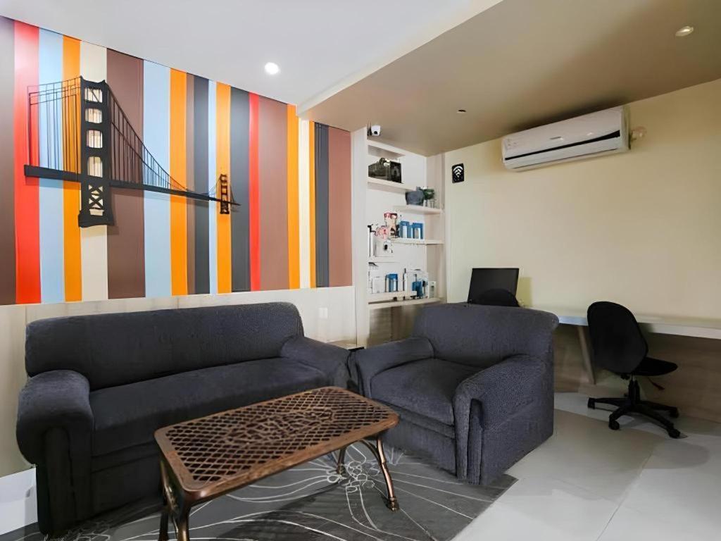 Life Puri Hotel Surabaya Gubeng Exterior foto