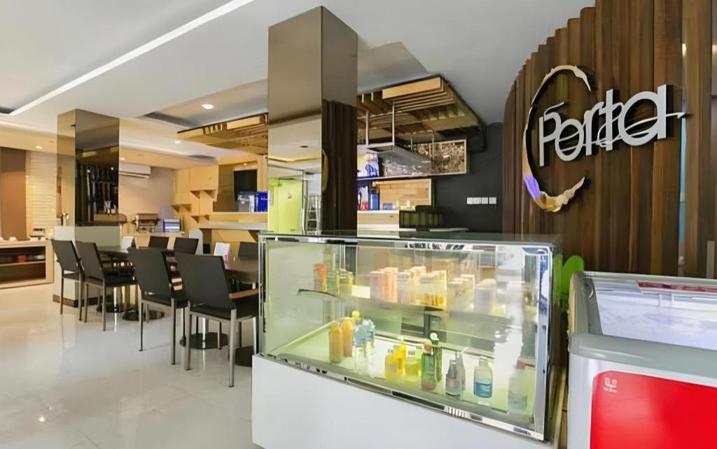 Life Puri Hotel Surabaya Gubeng Exterior foto
